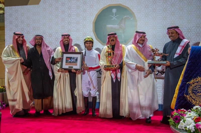 انطلاق مهرجان “كؤوس الملوك” الخامس بنادي الفروسية