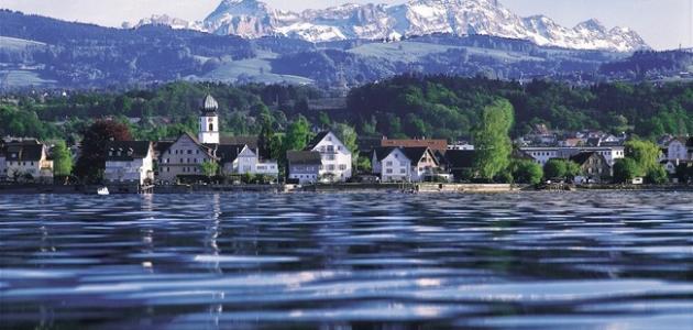 اين توجد بحيرة كونستانس