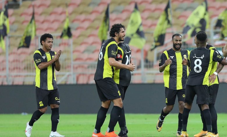 وقاد رومارينهو الهجوم على اتحاد جدة ضد التعاون في الدوري.
