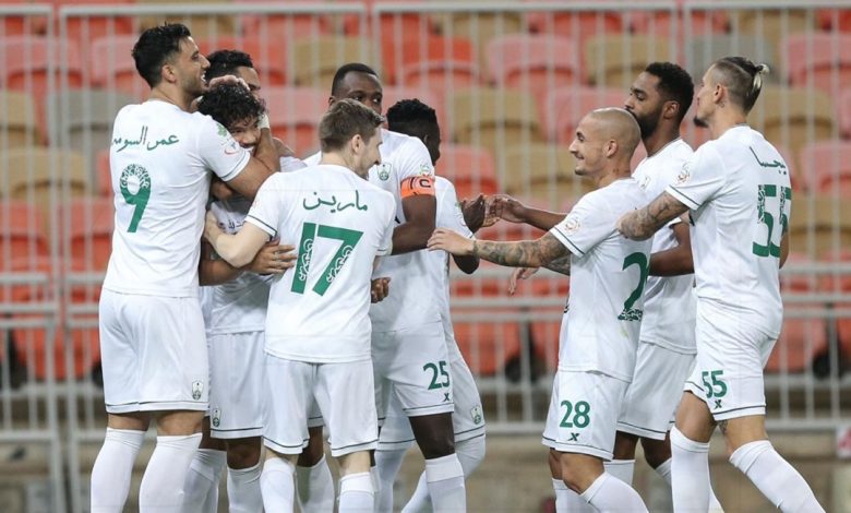ويتصدر الشباب الدوري السعودي بعد تعادله مع الأهلي جدة. ويتصدر الشباب الدوري السعودي بعد تعادله مع الأهلي جدة.