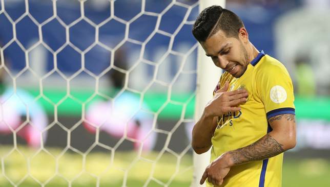 النصر أحيا بتروس قبل مواجهة الهلال وينتظر مايكون. النصر أحيا بتروس قبل مواجهة الهلال وينتظر مايكون.