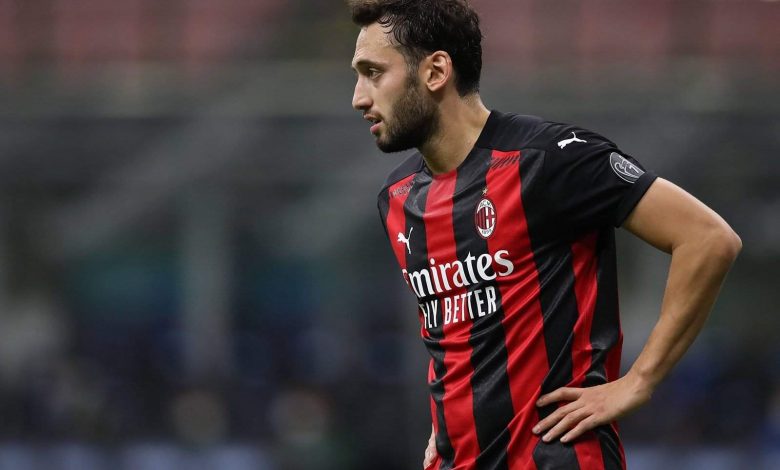 أجرى مانشستر يونايتد اتصالات جديدة مع وكيله كالهان أوغلو. أجرى مانشستر يونايتد اتصالات جديدة مع وكيله كالهان أوغلو.