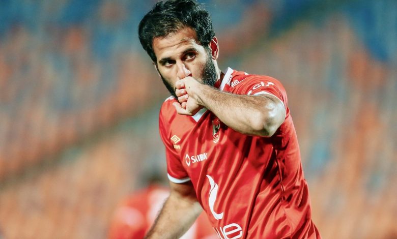 دموع نجم الزمالك بعد التأكد من خروجه من نهائي القرن. دموع نجم الزمالك بعد التأكد من خروجه من نهائي القرن.