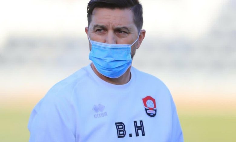 يبدأ المدرب هجومًا حادًا على الحكم بعد خروجه من كأس الملك. يبدأ المدرب هجومًا حادًا على الحكم بعد خروجه من كأس الملك.