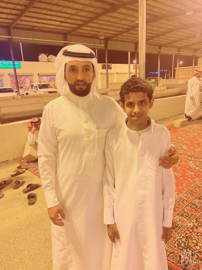 صورة عامر الشهري الذي أنقذ طفل الفيضان