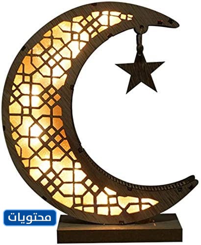 زخارف خشبية على شكل شهر رمضان