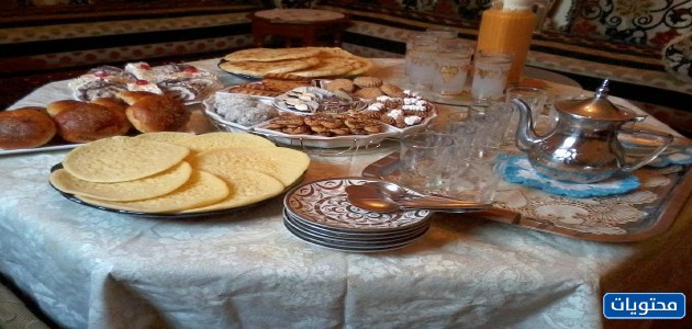 صور بسيطة لطاولات الإفطار الاحتفالية