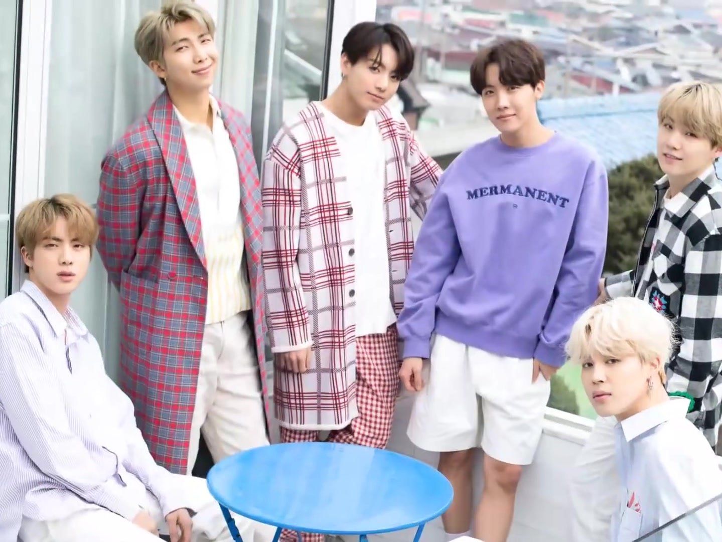 نحن نعرف أعضاء BTS الذين يشبهونك.