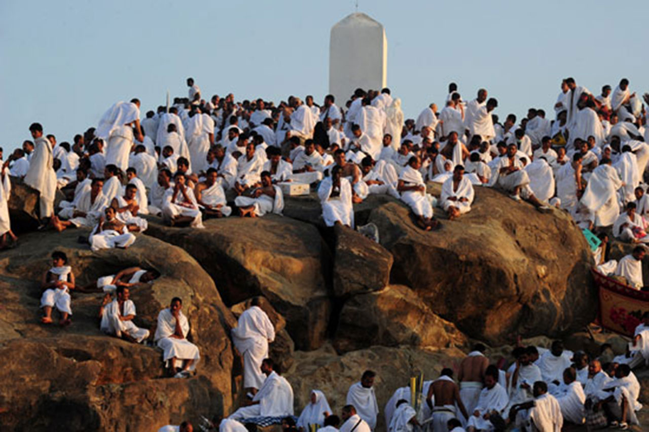 كُتبت دعاء يوم عرفة 1442 لغير الحجاج لأنها جاءت من الرسول ودعوا إليه بوقفة يعرفها للحاج.