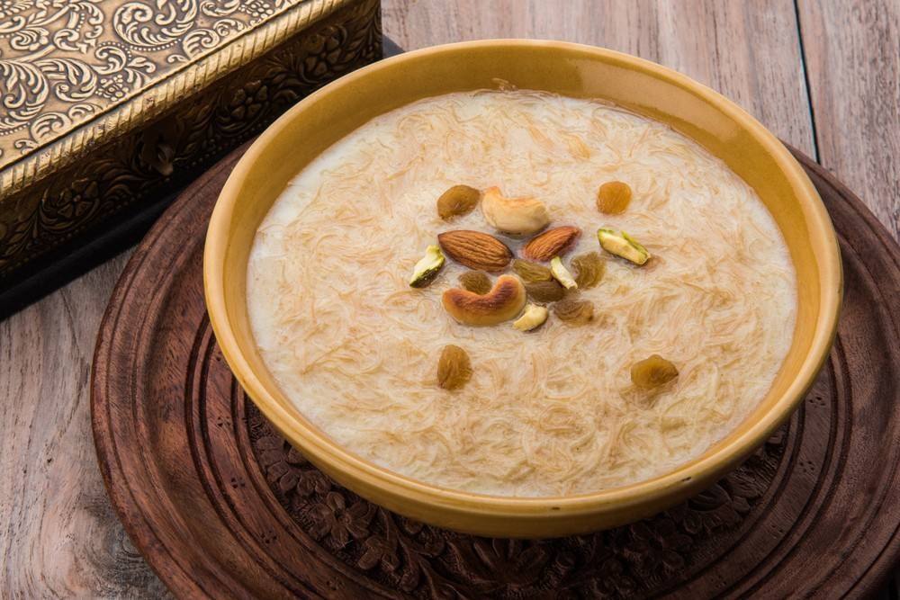 نودلز بالحليب والمكسرات