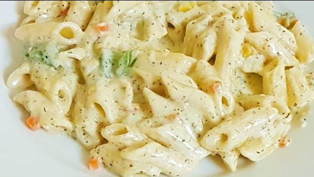 إنها جاهزة في 10 دقائق ... ممارسة المعكرونة بالصلصة البيضاء طعم جديد